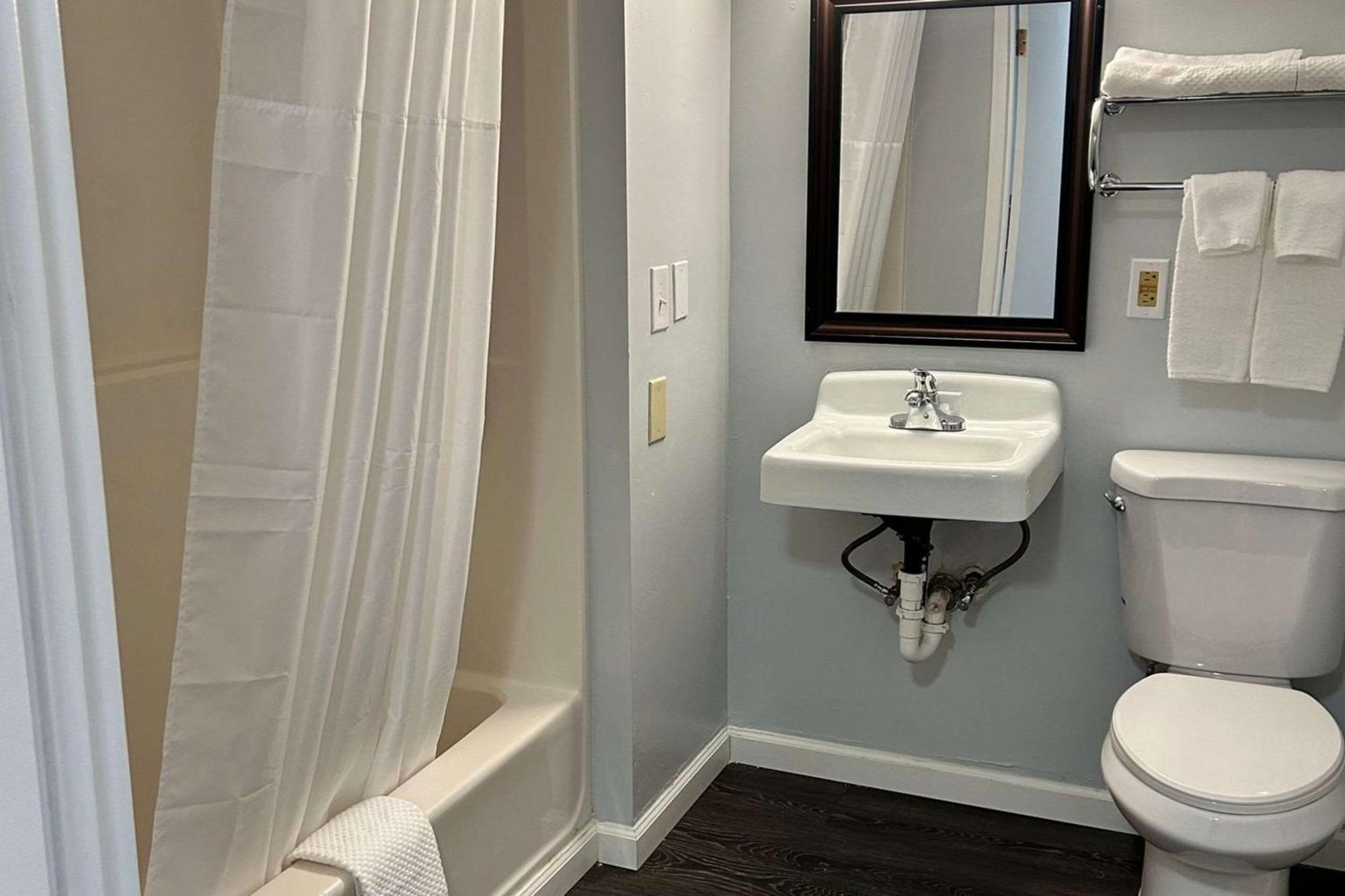 Rodeway Inn Clemmons - Winston-Salem Area Екстер'єр фото