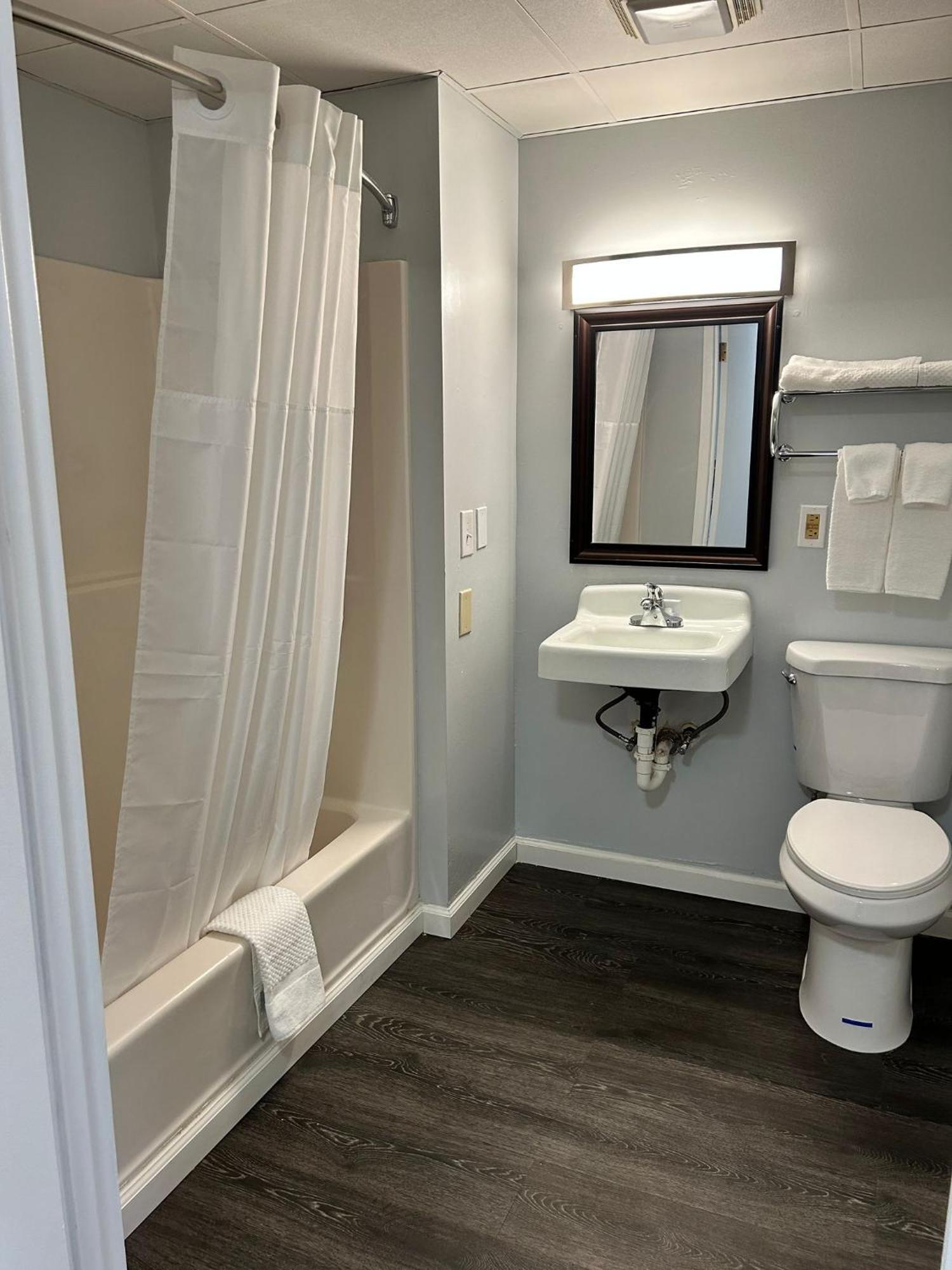Rodeway Inn Clemmons - Winston-Salem Area Екстер'єр фото